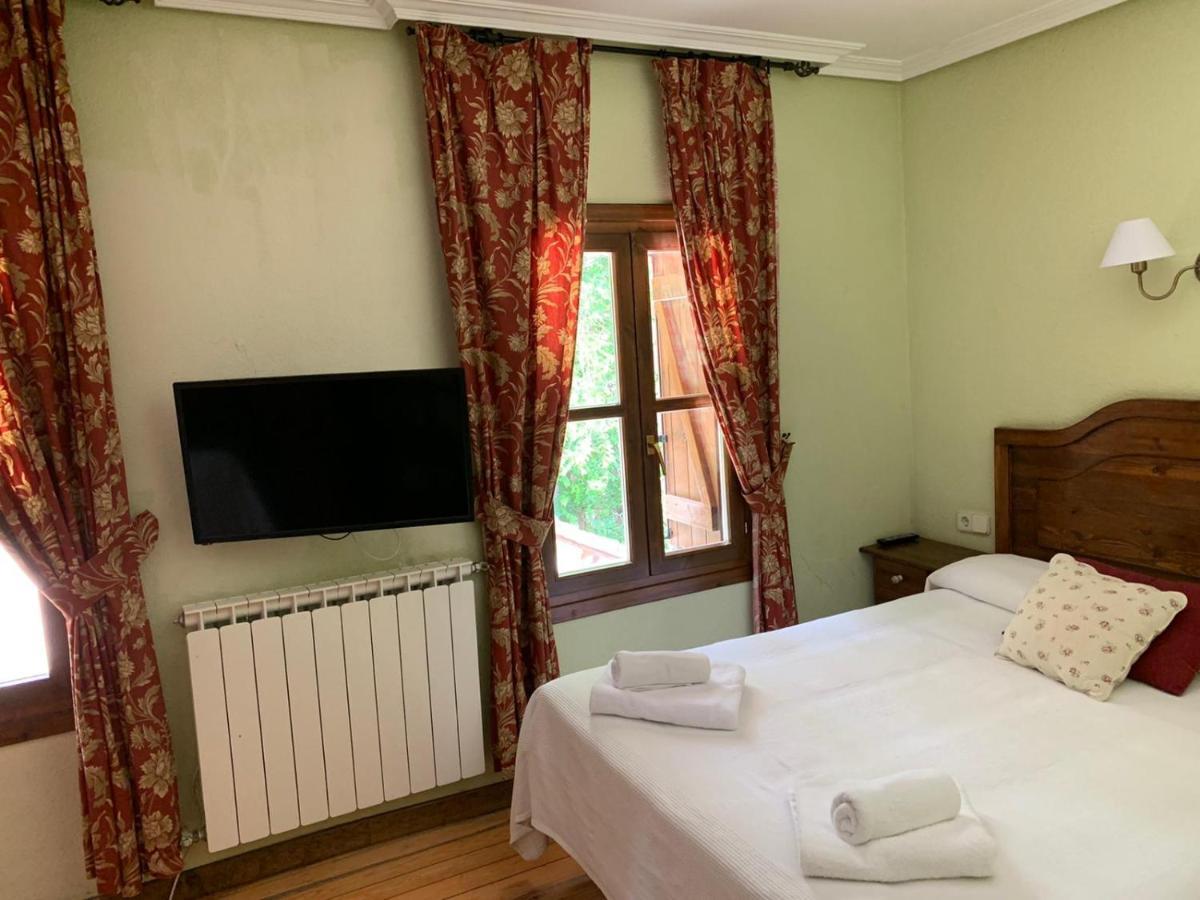 Hotel Charle Jaca Exteriör bild