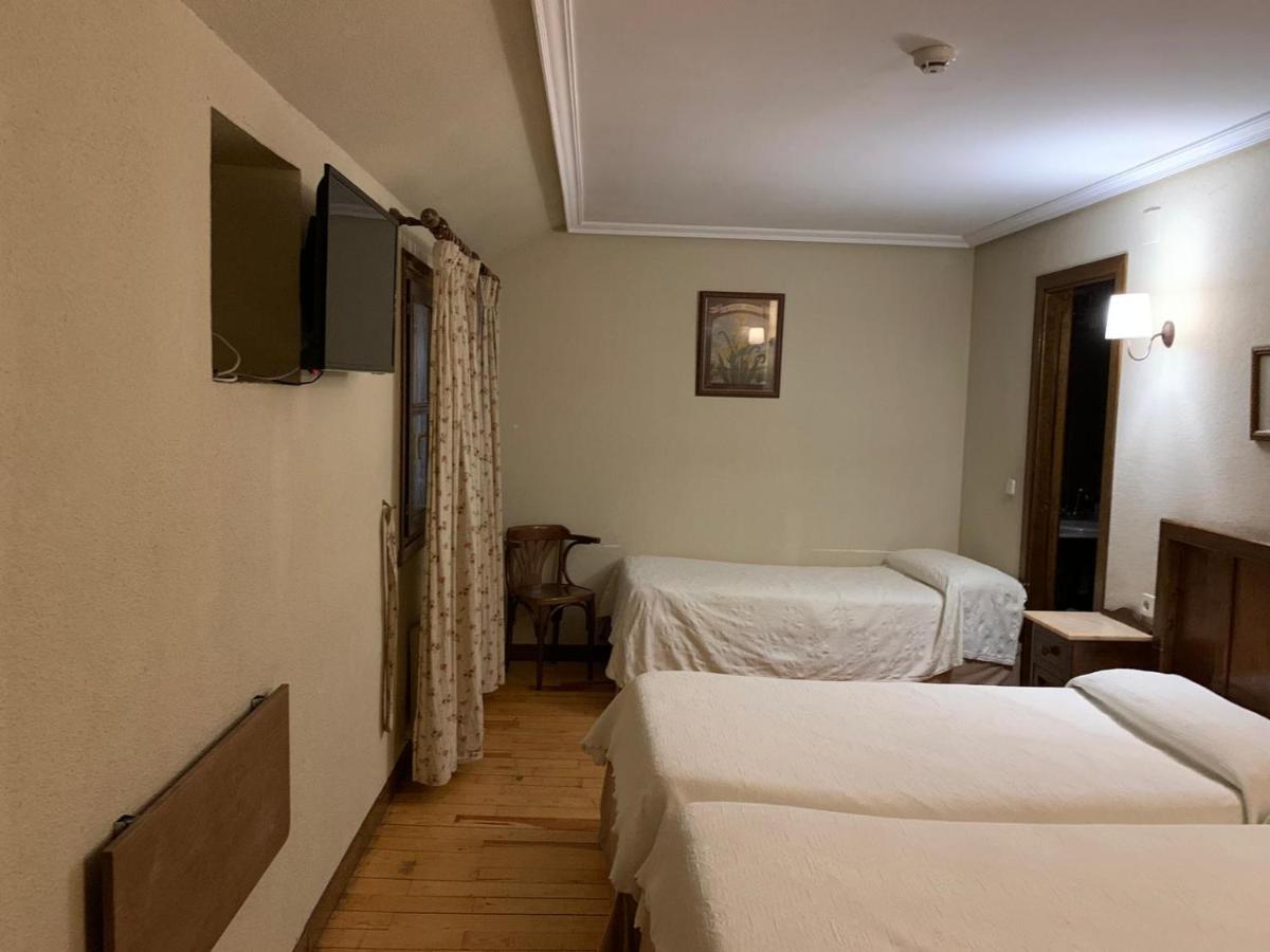 Hotel Charle Jaca Exteriör bild