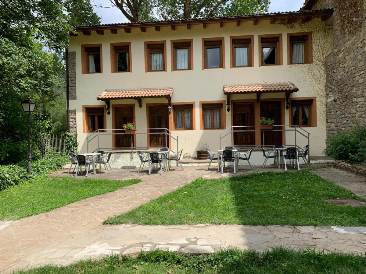 Hotel Charle Jaca Exteriör bild