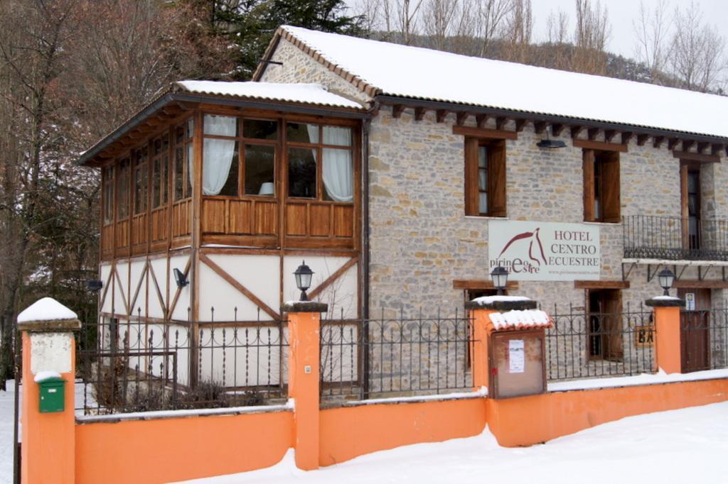 Hotel Charle Jaca Exteriör bild